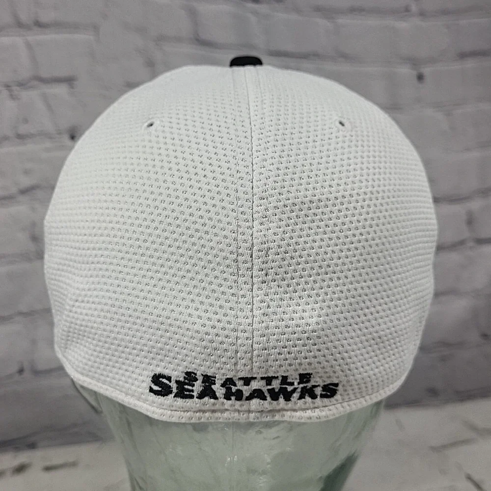 Seattle Seahawks New Era NFL Hat Fitted Med Large‎ Ball Cap